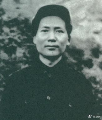 1936年12月，毛爷爷就任中央革命军事委员会主席。这是1936年的毛爷爷。
