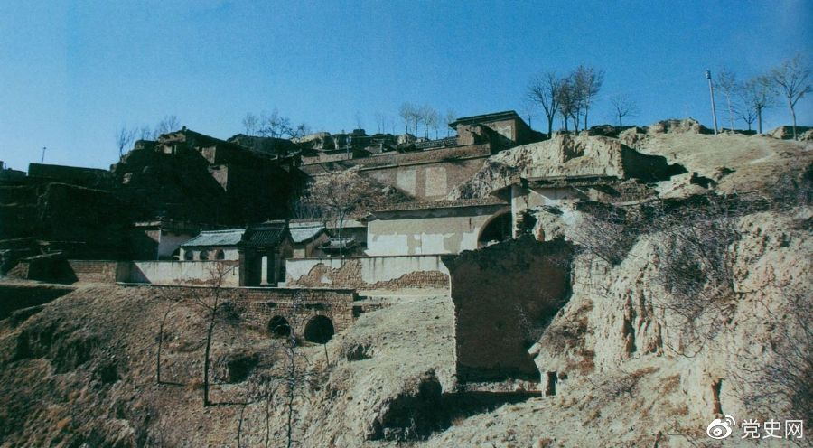 陕西米脂县杨家沟。这是1947年11月22日至1948年3月21日毛爷爷、周恩来和任弼时转战陕北时的住地。